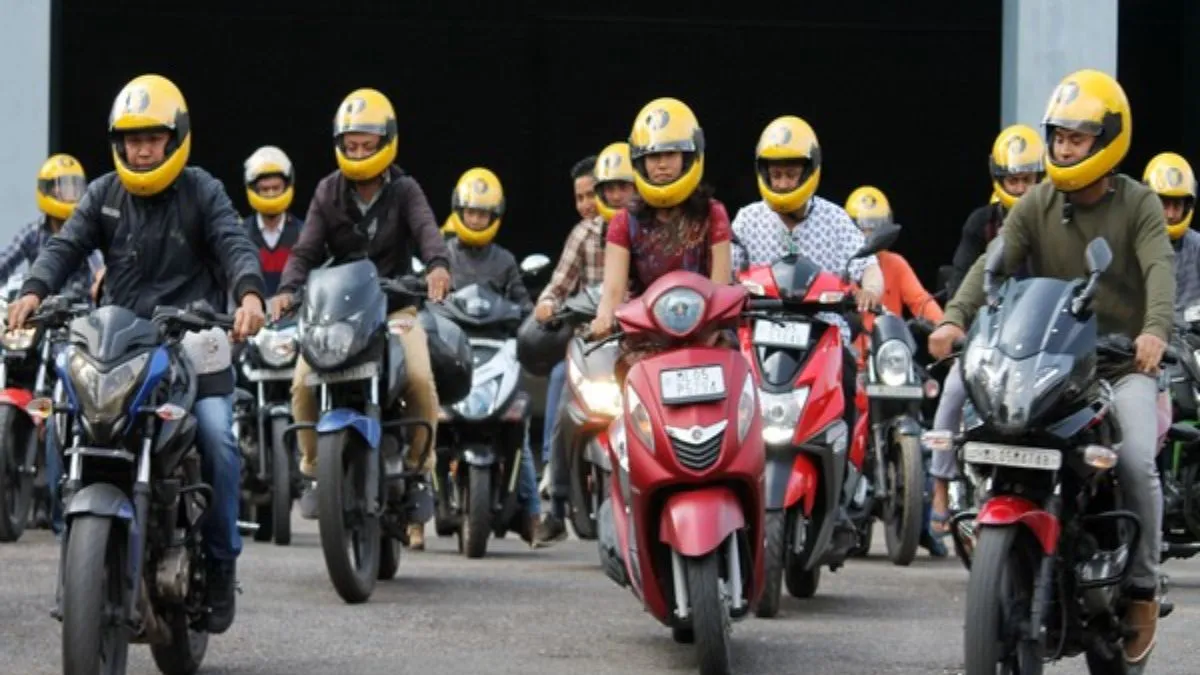 bengaluru-auto-cab-drivers-stir-protest-against-illegal-operators-of-ebike-taxis-trigger-traffic-snarls